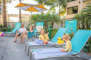 Howard Johnson by Wyndham Anaheim Hotel & Water Playground
