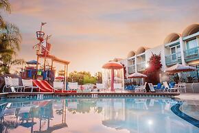 Howard Johnson by Wyndham Anaheim Hotel & Water Playground