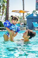 Howard Johnson by Wyndham Anaheim Hotel & Water Playground