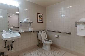 Howard Johnson by Wyndham Anaheim Hotel & Water Playground
