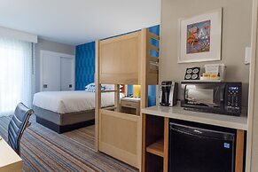 Howard Johnson by Wyndham Anaheim Hotel & Water Playground