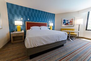 Howard Johnson by Wyndham Anaheim Hotel & Water Playground