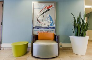 Howard Johnson by Wyndham Anaheim Hotel & Water Playground
