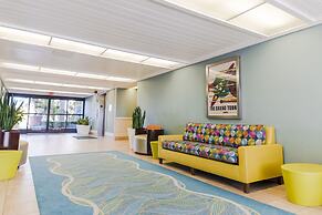 Howard Johnson by Wyndham Anaheim Hotel & Water Playground