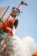 Howard Johnson by Wyndham Anaheim Hotel & Water Playground