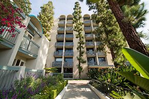 Howard Johnson by Wyndham Anaheim Hotel & Water Playground