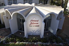 Howard Johnson by Wyndham Anaheim Hotel & Water Playground