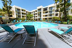 Howard Johnson by Wyndham Anaheim Hotel & Water Playground