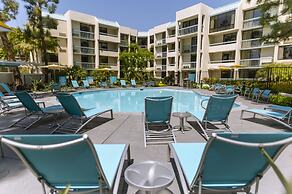 Howard Johnson by Wyndham Anaheim Hotel & Water Playground