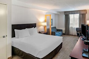 Quality Hotel & Suites Montreal East
