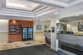 Quality Hotel & Suites Montreal East