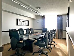 Quality Hotel & Suites Montreal East