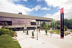 Quality Hotel & Suites Montreal East