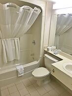 Quality Hotel & Suites Montreal East