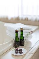 Rogue Regency Inn and Suites