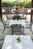 Rogue Regency Inn and Suites