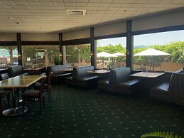 Rogue Regency Inn and Suites