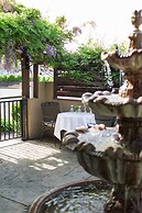 Rogue Regency Inn and Suites