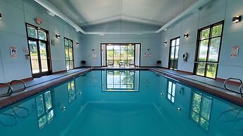 Rogue Regency Inn and Suites