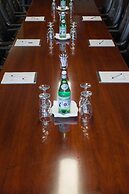 Rogue Regency Inn and Suites