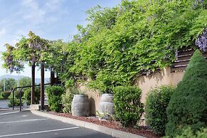 Rogue Regency Inn and Suites