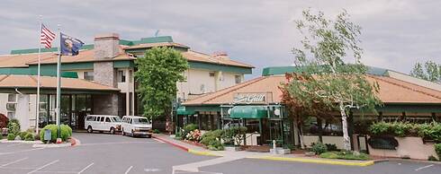 Rogue Regency Inn and Suites