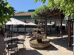 Rogue Regency Inn and Suites