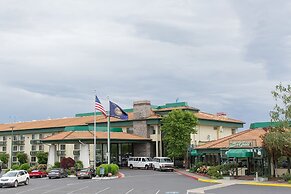 Rogue Regency Inn and Suites