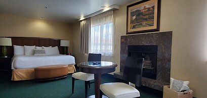 Rogue Regency Inn and Suites