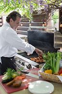 Rogue Regency Inn and Suites