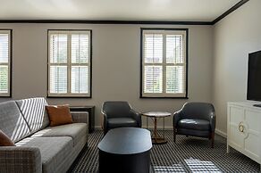 Hilton Orrington / Evanston