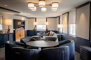 Hilton Orrington / Evanston