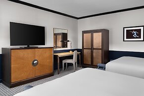 Hilton Orrington / Evanston