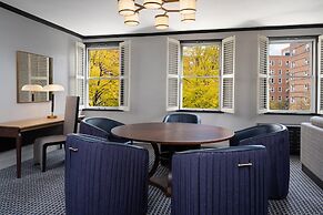 Hilton Orrington / Evanston