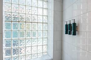 Hilton Orrington / Evanston