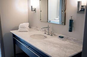 Hilton Orrington / Evanston