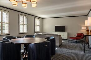 Hilton Orrington / Evanston