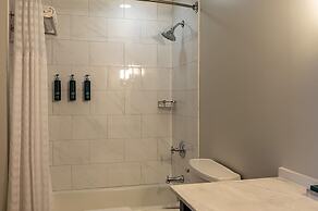 Hilton Orrington / Evanston