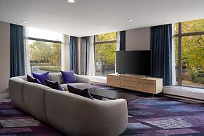 Hilton Orrington / Evanston