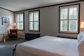 Hilton Orrington / Evanston