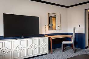 Hilton Orrington / Evanston