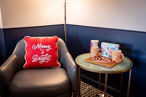 Hilton Orrington / Evanston