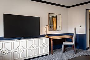 Hilton Orrington / Evanston
