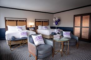 Hilton Orrington / Evanston
