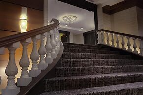 Hilton Orrington / Evanston