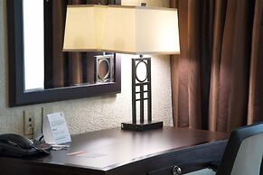 Holiday Inn Hotel & Suites Charleston West by IHG