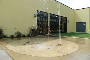 Holiday Inn Hotel & Suites Charleston West by IHG