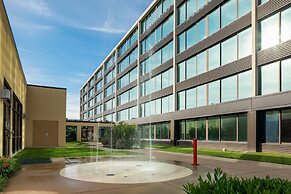 Holiday Inn Hotel & Suites Charleston West by IHG