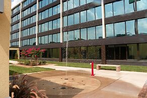 Holiday Inn Hotel & Suites Charleston West by IHG