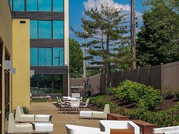 Holiday Inn Hotel & Suites Charleston West by IHG